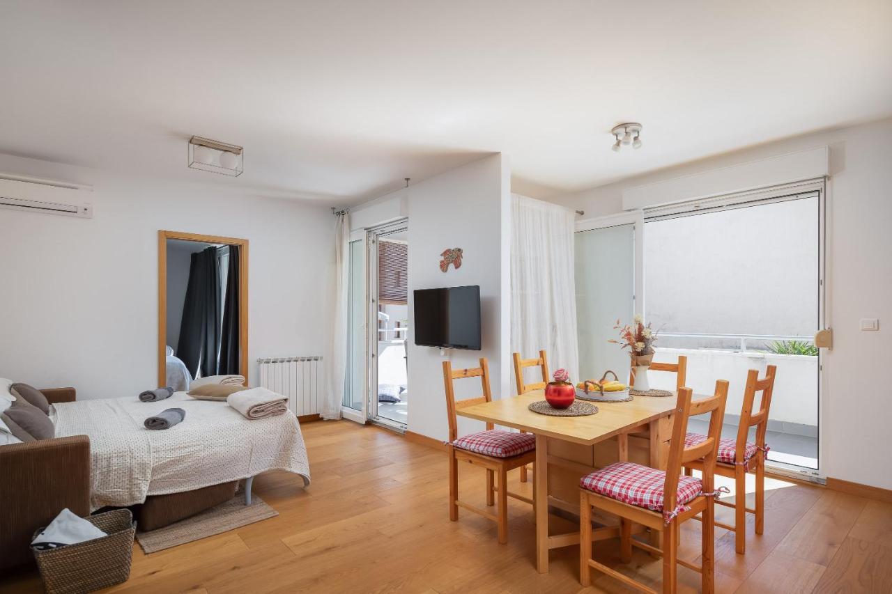 Modern Apt With Terrace 4 Min Walk To The Beach Split Kültér fotó